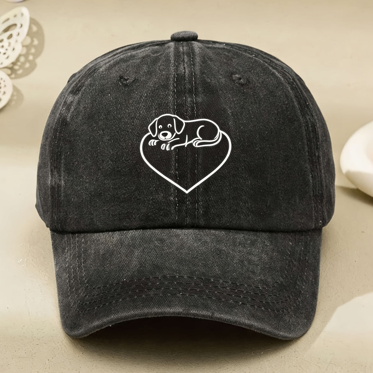 Men' & Women' Vintage Black Baseball Cap with Dog-Themed Heart Design - Adjustable Pull String Closure, Machine Washable Suitable for Casual Streetwear, Gifts for Pet Lovers, Casual Attire for Dog Owners