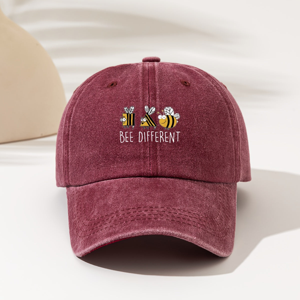 1pc Fashionable And Easy Washed Baseball Cap with "DIFFERENT Three Bees" Printed Pattern, a Must-Have Fashion Item for Both Men And Women, High Aesthetic Value, Suitable for All Seasons, Decorative Style